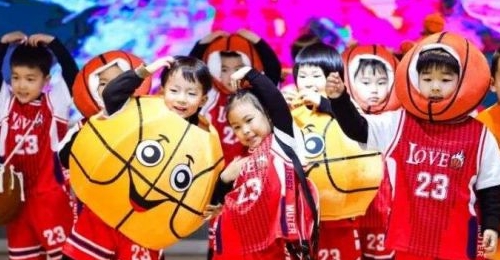 ��ֻ���򣬸���ͯ�ꡰԪ���桱��ʵ�����޵�����̽��֮��