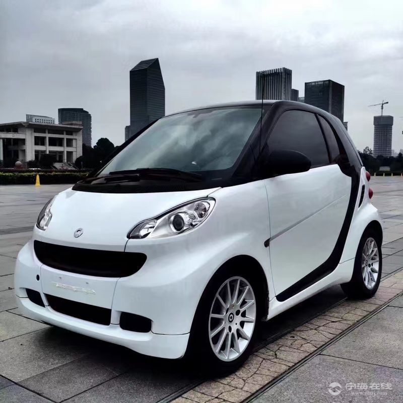 奔驰smart1.0天窗版 白色
