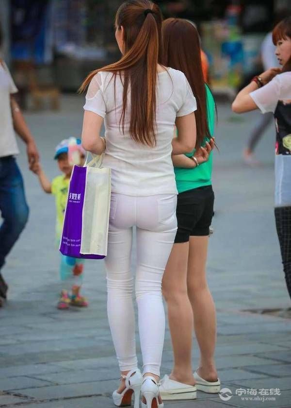 即使要穿薄的,夏天热,这内部也不能颜色太显眼啊.