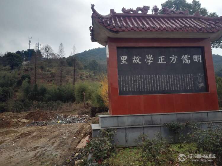 宁海县大佳何镇方孝孺公园正气亭竟然被砸烂毁坏,垃圾