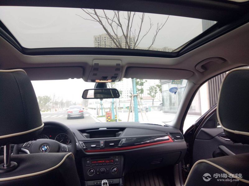 宝马x1电动天窗多功能方向盘全景天窗真皮方向盘行车显示屏