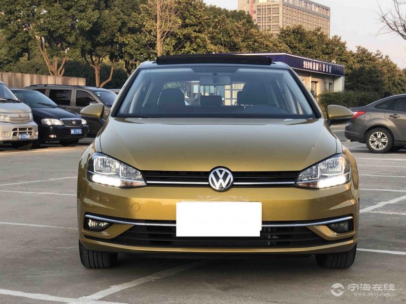 大众高尔夫1.6l 自动舒适版 金黄色