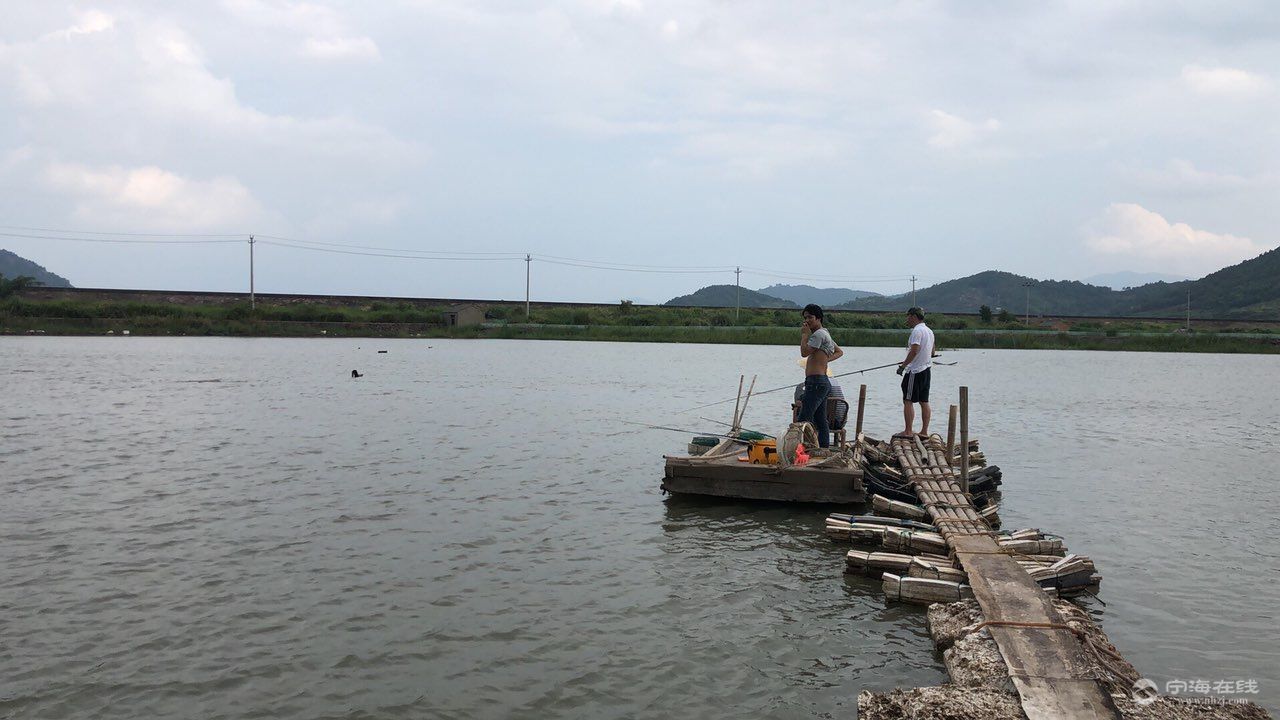 笔架山下旗门港