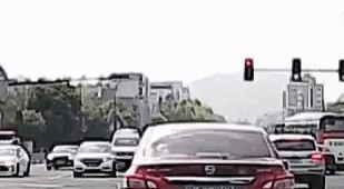 front2_0_lpbN6iWPD4_Hsp1PpqMq7dRAKVMA.1616896101.gif