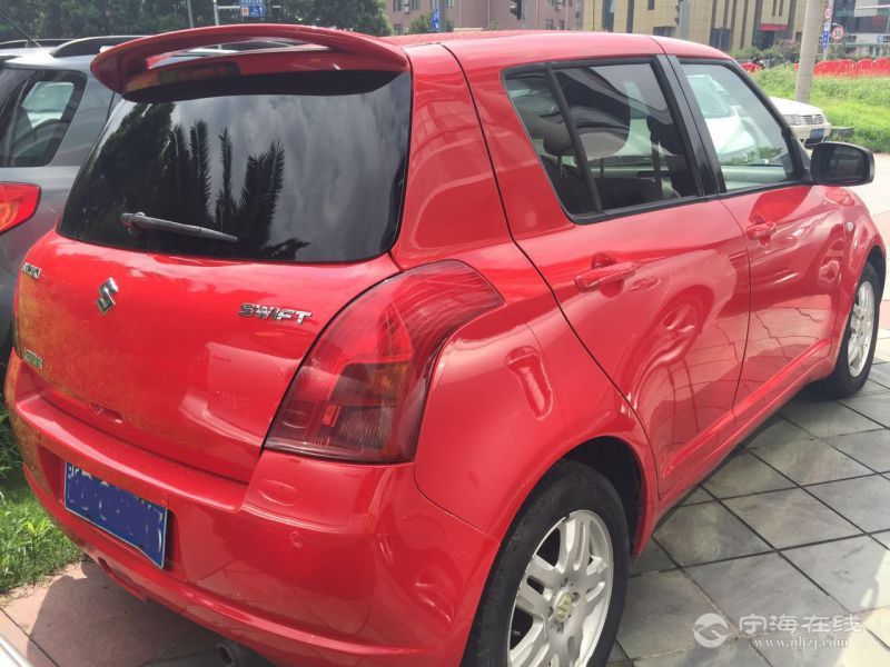 出售铃木雨燕13at红色