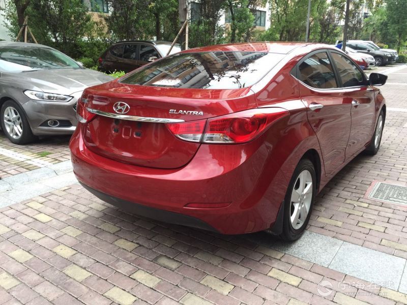 14年8月现代朗动1.6豪华型 红色报价10.