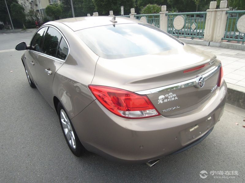 别克君威20高配香槟色