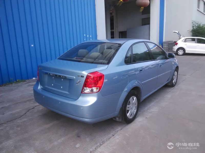 别克凯越天蓝色