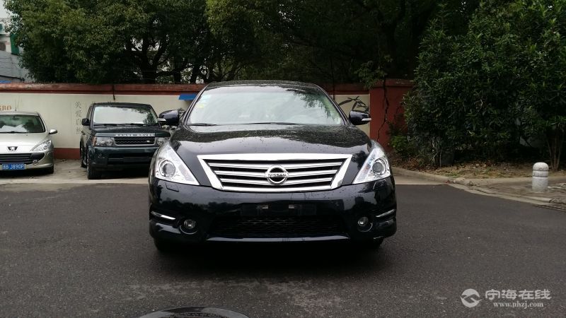 尼桑天籁25黑色