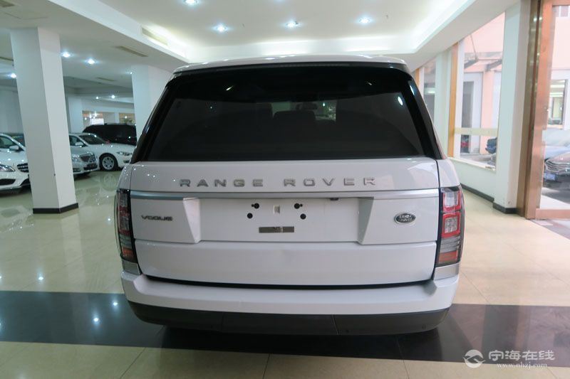 路虎揽胜行政版 白色