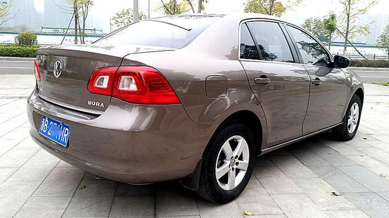 大众宝来16mt香槟金一手车75万包过户1