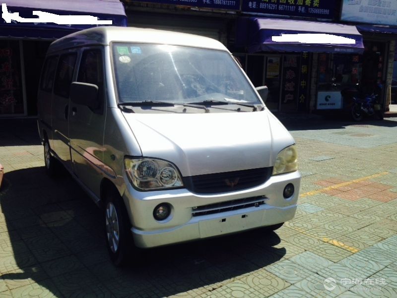五菱之光6400加长 银色