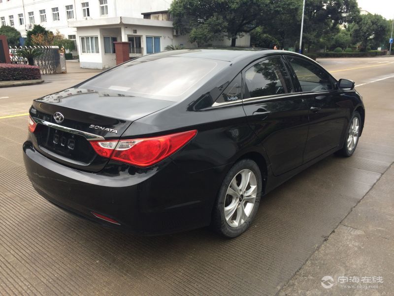 现代索纳塔八 黑色