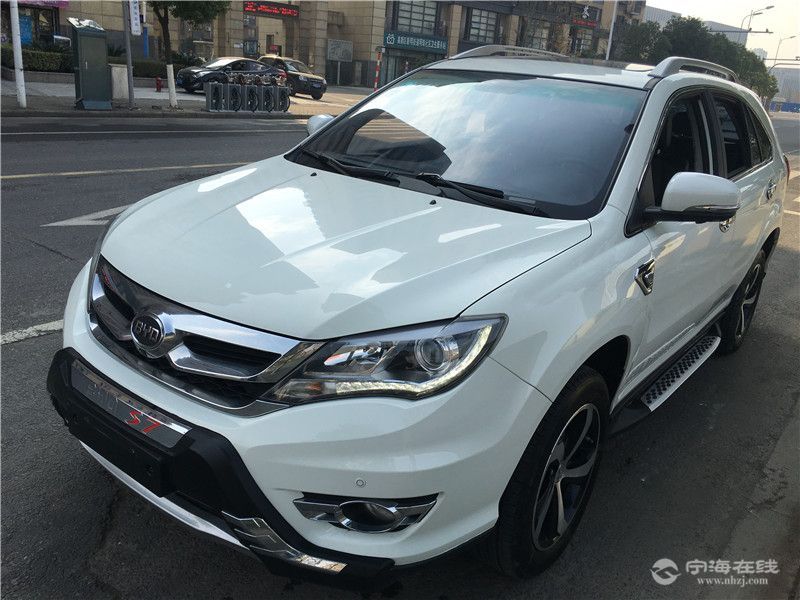 比亚迪s7 白色 售价:11.38万元