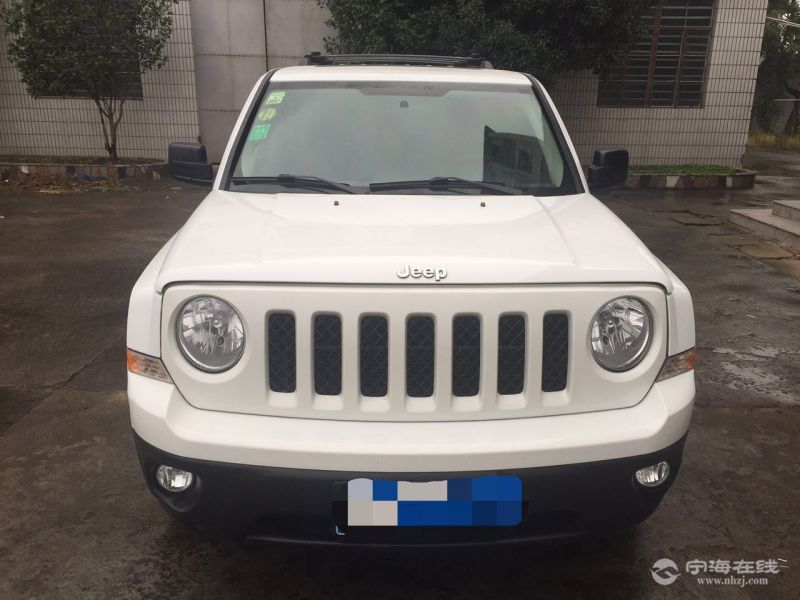 吉普自由客 白色