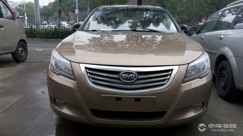 比亚迪g6 香槟色2013年车5.3万