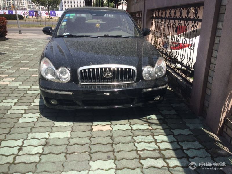 现代索纳塔黑色