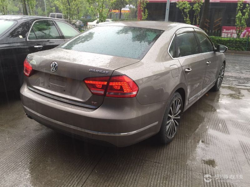大众帕萨特香槟金