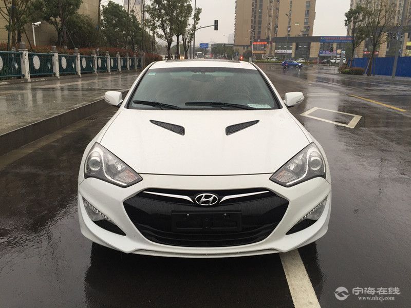 现代劳恩斯酷派2.0t 白色