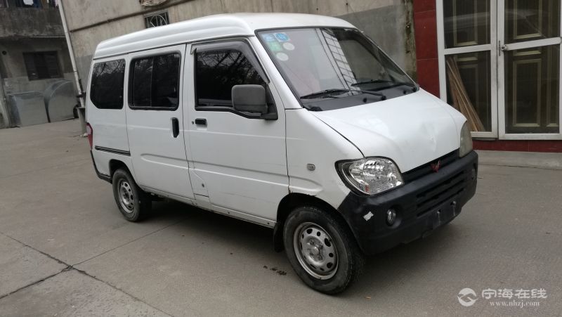 五菱之光6376高配带中央空调 白色 售价:1.22万元