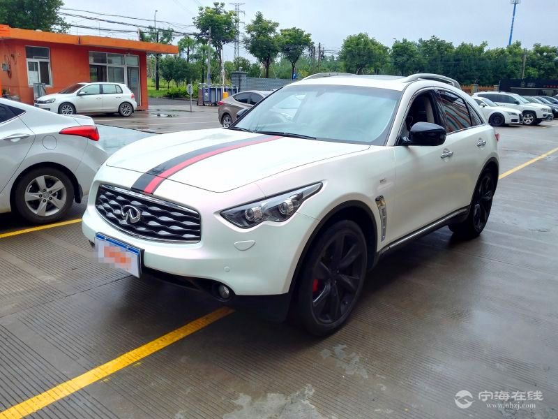 出售白色英菲尼迪fx35超越版