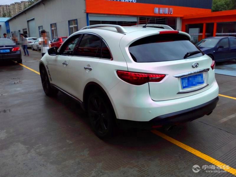 出售白色英菲尼迪fx35超越版