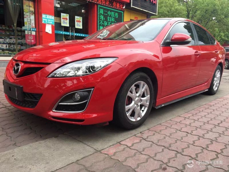马自达睿翼轿跑 红色