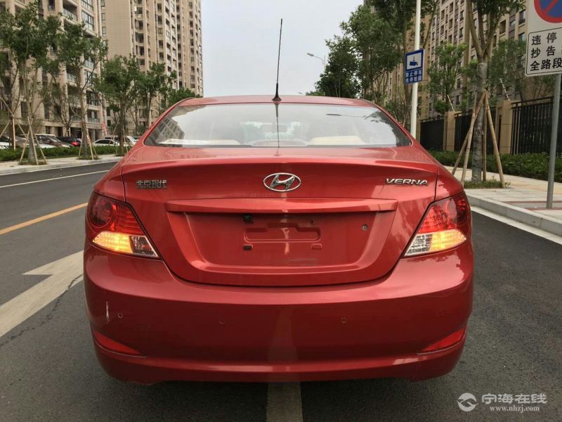 现代瑞纳1.4at 红色