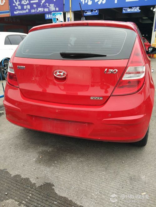 现代i30 红色