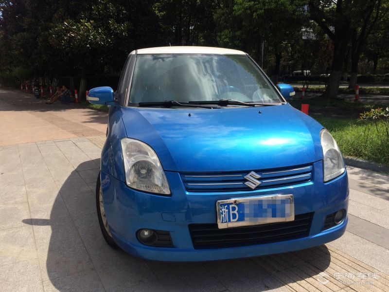 铃木雨燕1.5自动 蓝色