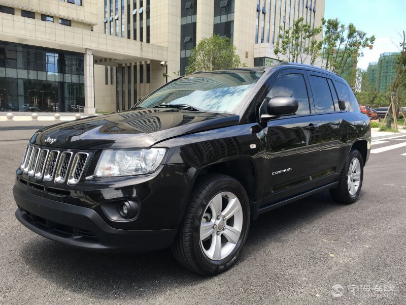 吉普指南者2.4 黑色