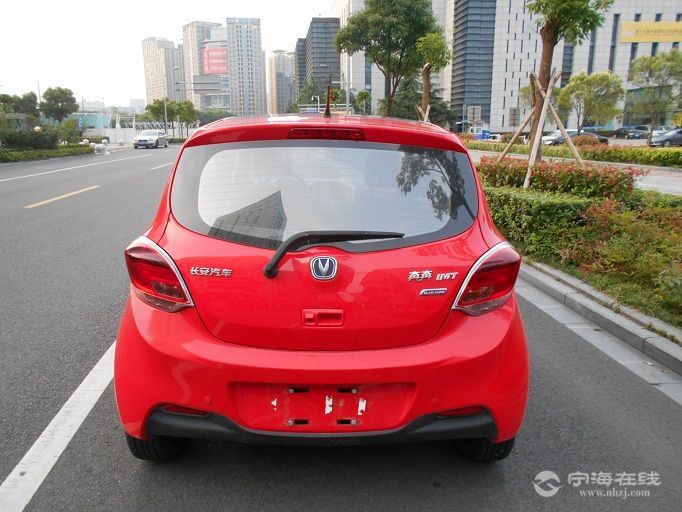 长安奔奔14at导航版红色