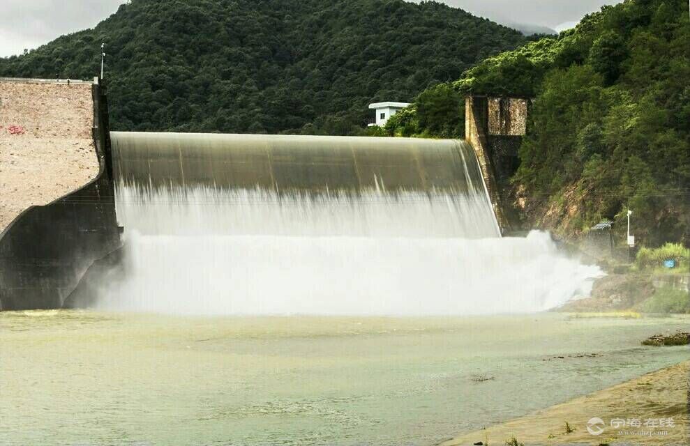 暴雨之后黄坛水库壮观 