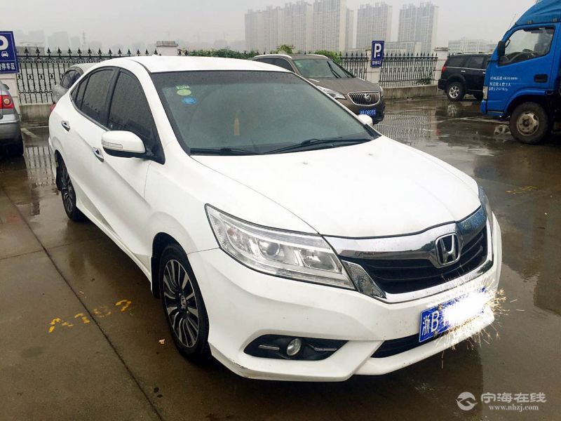 本田凌派18自动档白色