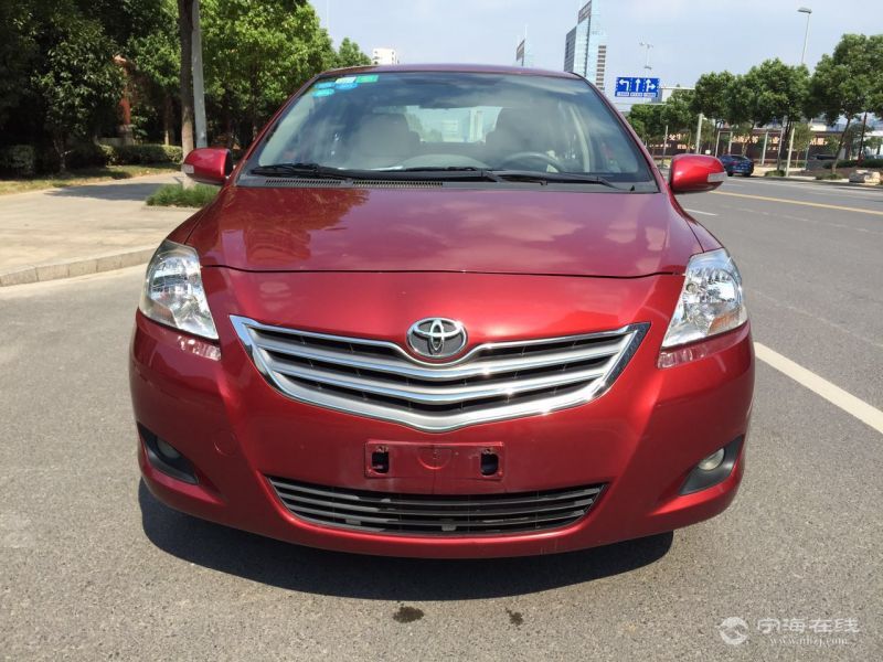 丰田威驰红色