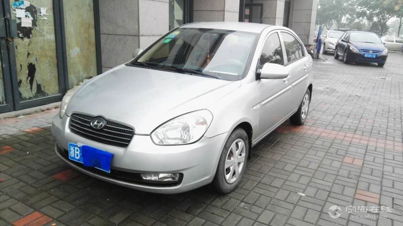 现代雅绅特 银白色按揭零首付可当天提车,手续从简一张身份证就可以做