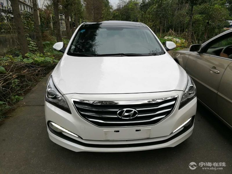 现代名图1.8高配at 白色