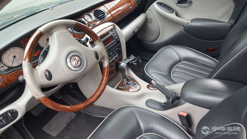 上牌日期:2010年8月 车辆车型:轿车 车辆产地:国产 车辆颜色:紫金 排