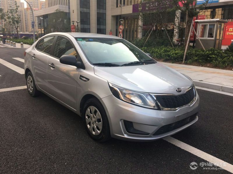 起亚k2自动挡银色上牌20136