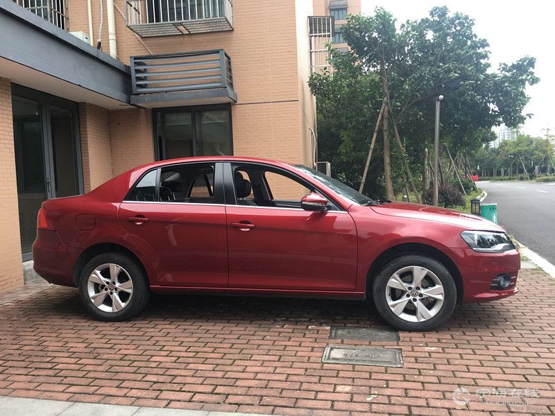 出售大众宝来1.6自动舒适型 红色