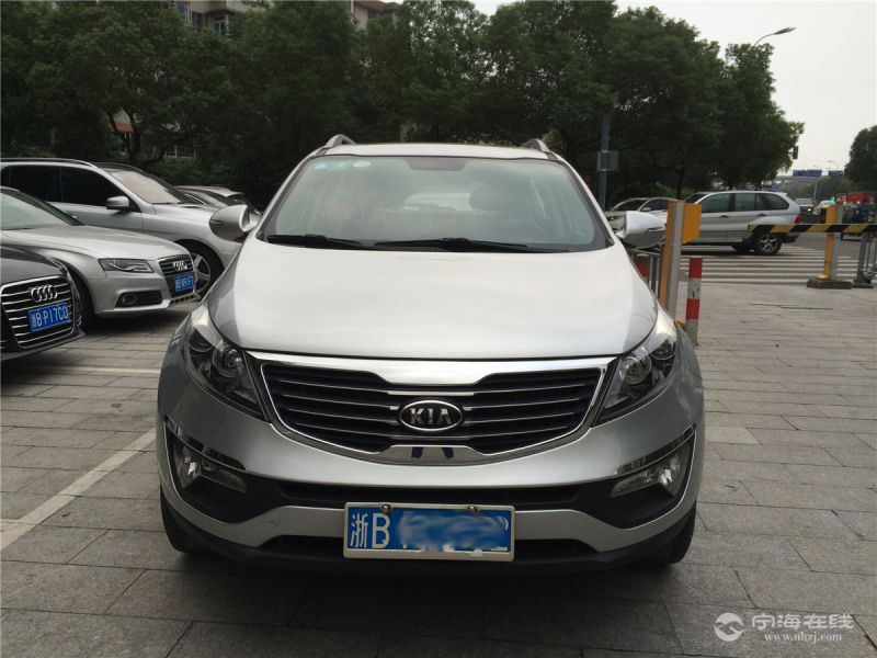 起亚智跑2.0 银色 支持按揭