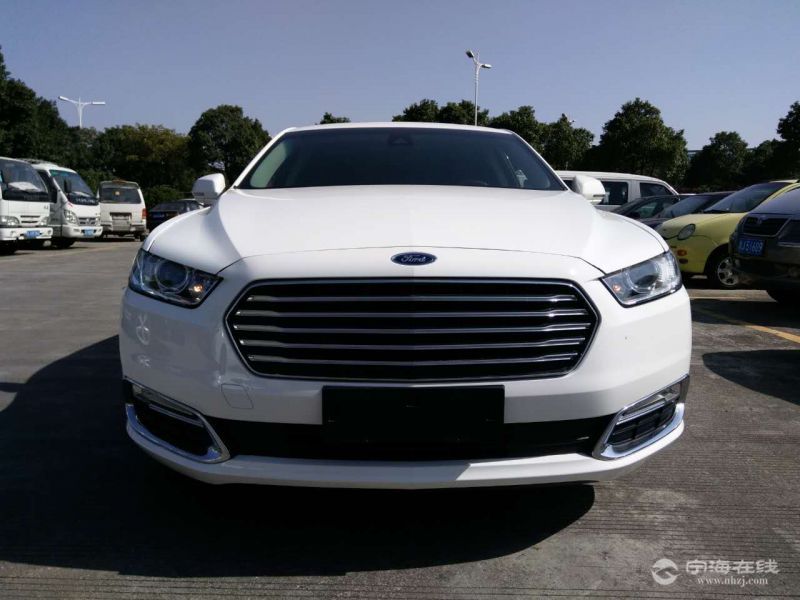 福特金牛座2.0t 白色