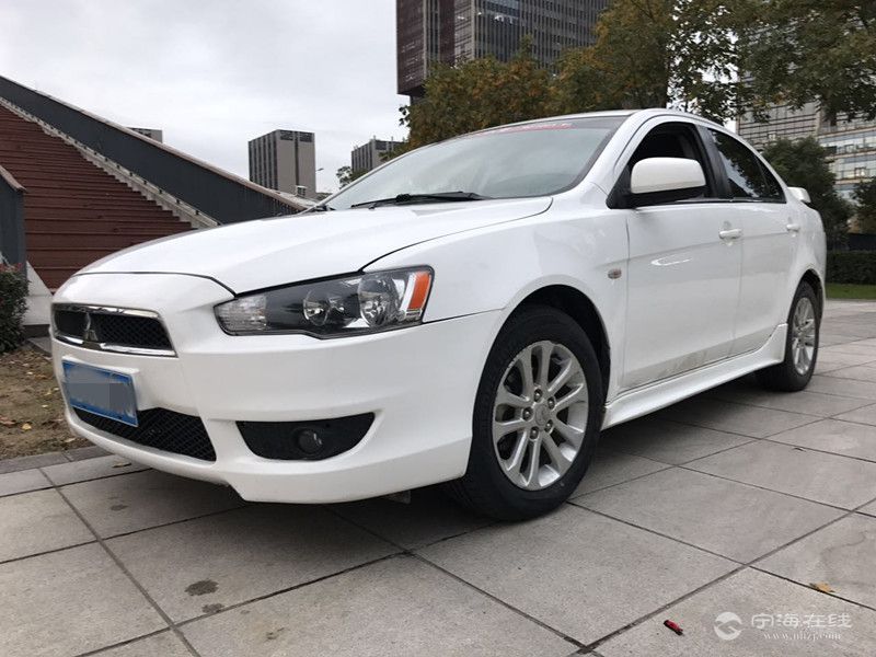 三菱翼神白色按揭零首付可当天提车一张身份证就可以做了