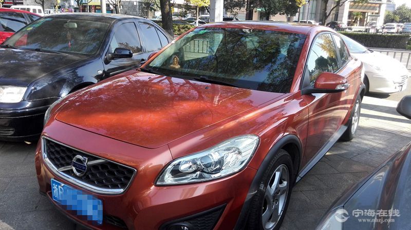 沃尔沃c30 2.0自动档天窗 橘红色 个人车 喜欢别错过 可按揭 9.66w