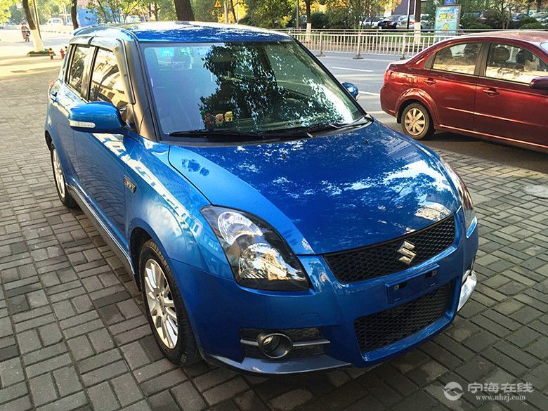 铃木雨燕 宝蓝色