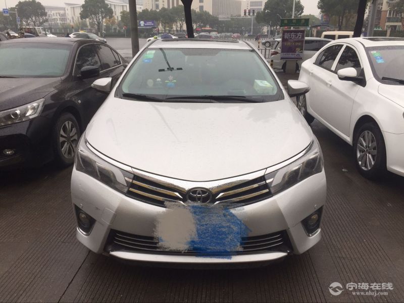 丰田卡罗拉 银色