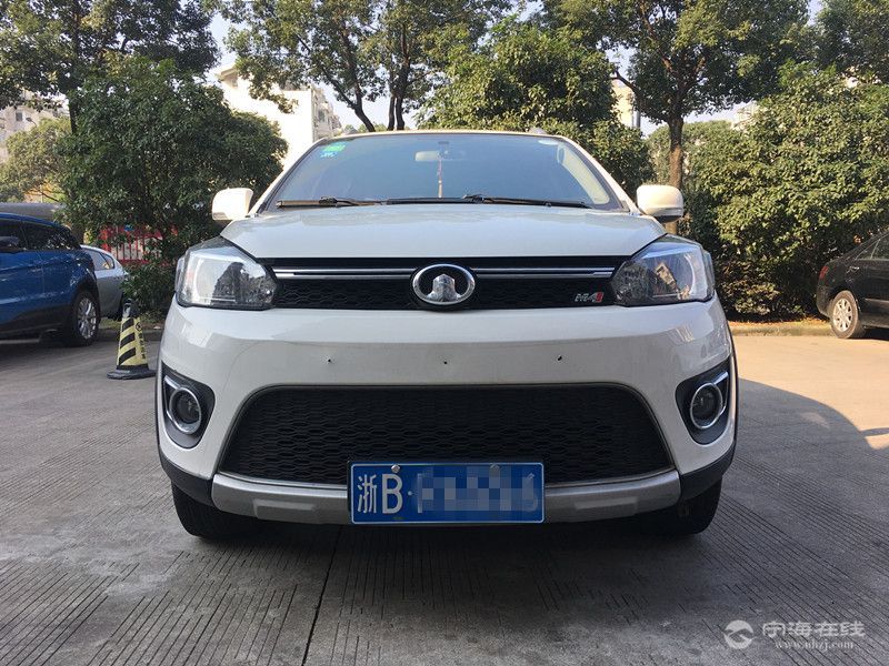 长城哈弗白色 长城m4 按揭零首付可当天提车,一张身份证就可以做了.