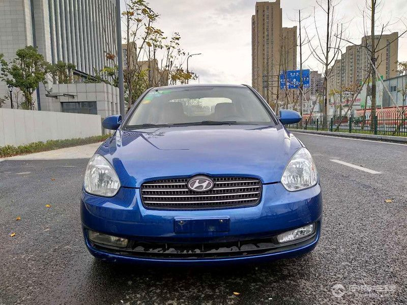 现代雅绅特1.4 蓝色