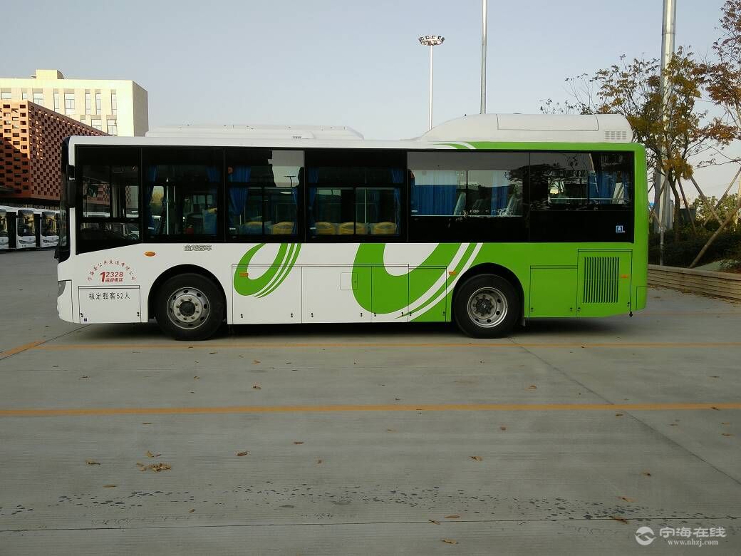 明天起寧海縣城區64輛嶄新的氣電混合新能源公交車將陸續上路服務百姓