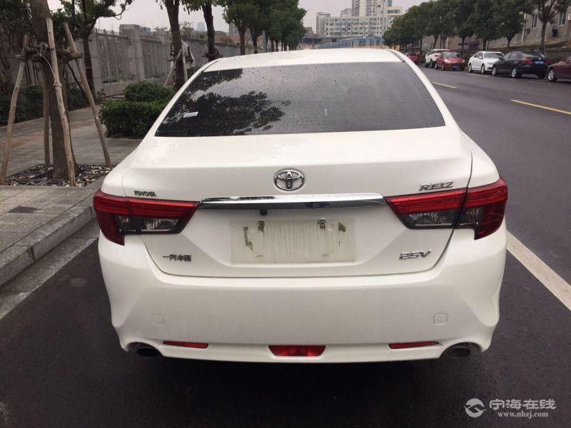 丰田锐志2.5v 白色